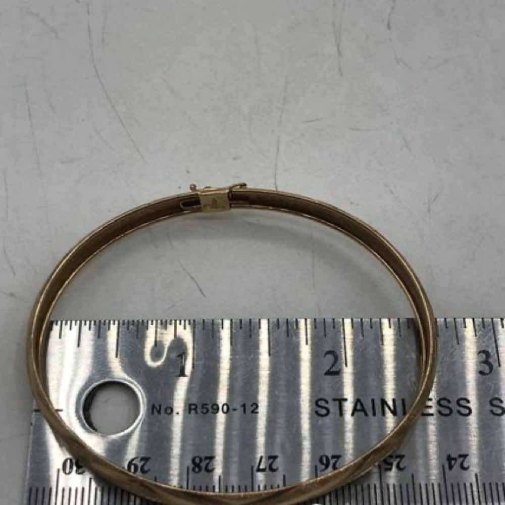 10K Vintage 7mm Diamond-Cut Flexible Bangle - Picture 4 of 7